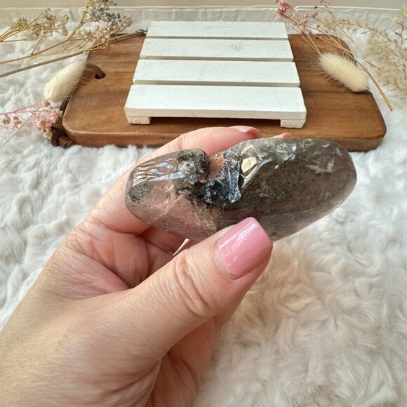 Garden Quartz Lodalite Heart Carving - Picture 7 of 7